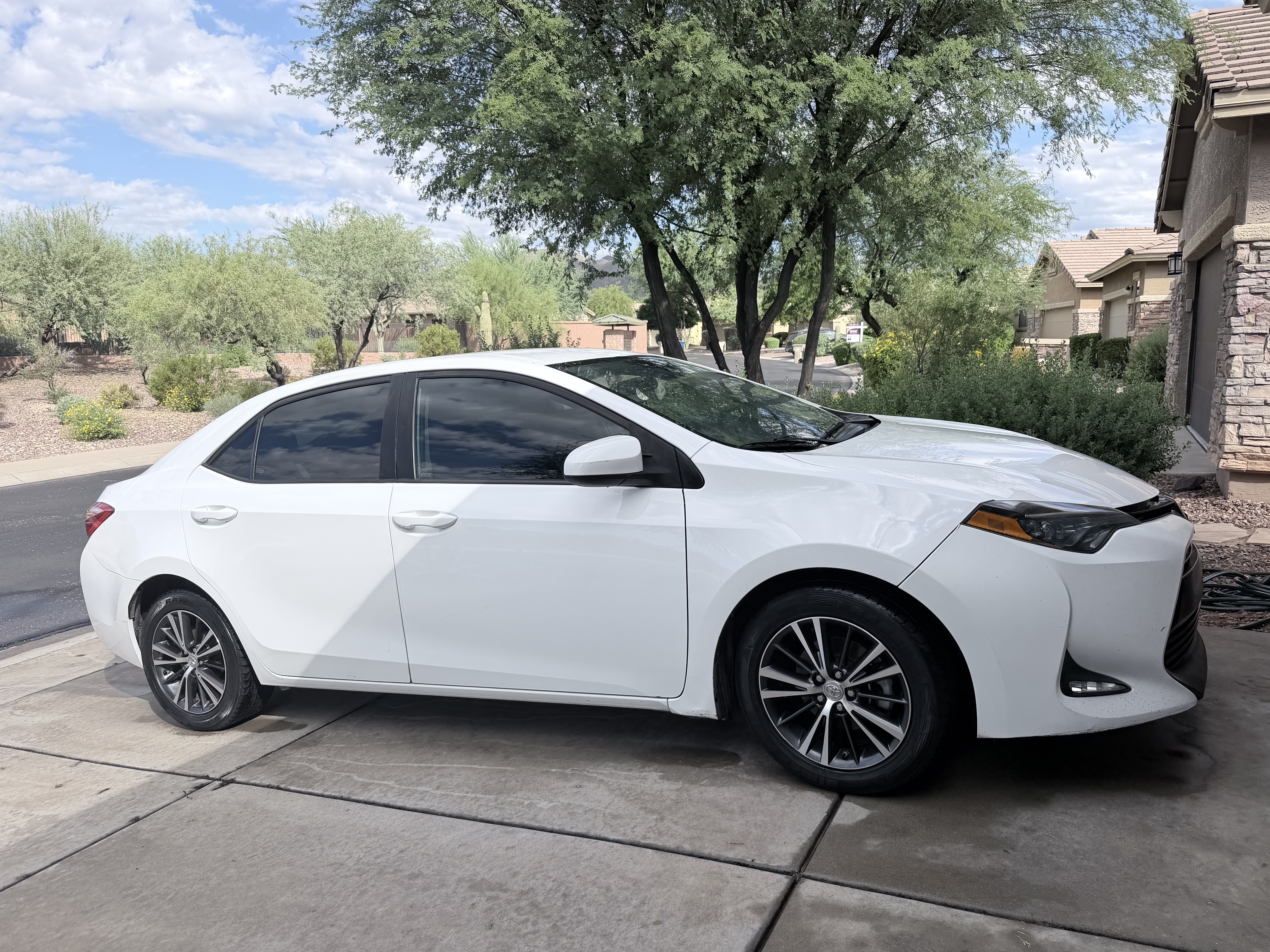 Used 2018 Toyota Corolla LE w/ LE Premium Package FWD image 3