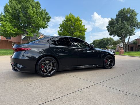 Used 2017 Alfa Romeo Giulia Quadrifoglio RWD image 2