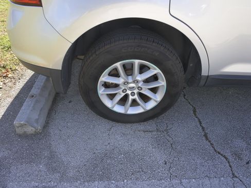 Used 2014 Ford Edge SE w/ Equipment Group 101A image 11