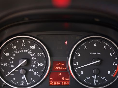 Used 2011 BMW 328i Convertible image 18