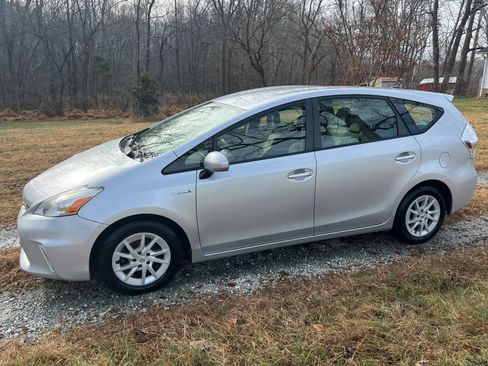 Used 2014 Toyota Prius V Three image 6