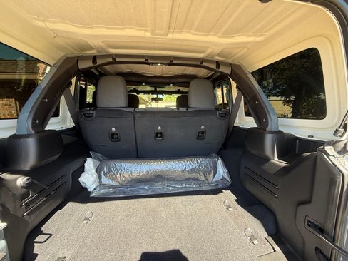 Used 2025 Jeep Wrangler Unlimited Sport image 5