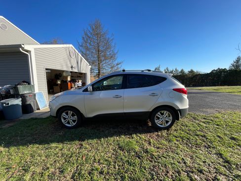 Used 2012 Hyundai Tucson GLS image 2