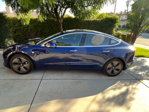 Used 2018 Tesla Model 3 Long Range image 1