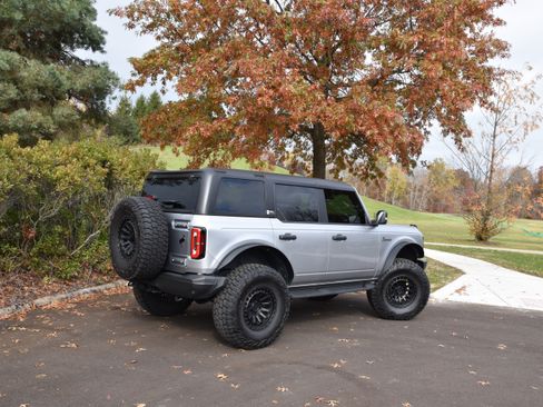 Used 2022 Ford Bronco Badlands image 9