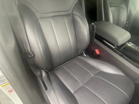 Used 2020 Land Rover Discovery HSE image 17