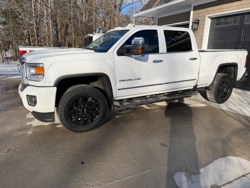 Used 2016 GMC Sierra 2500 Denali w/ Duramax Plus Package image 5