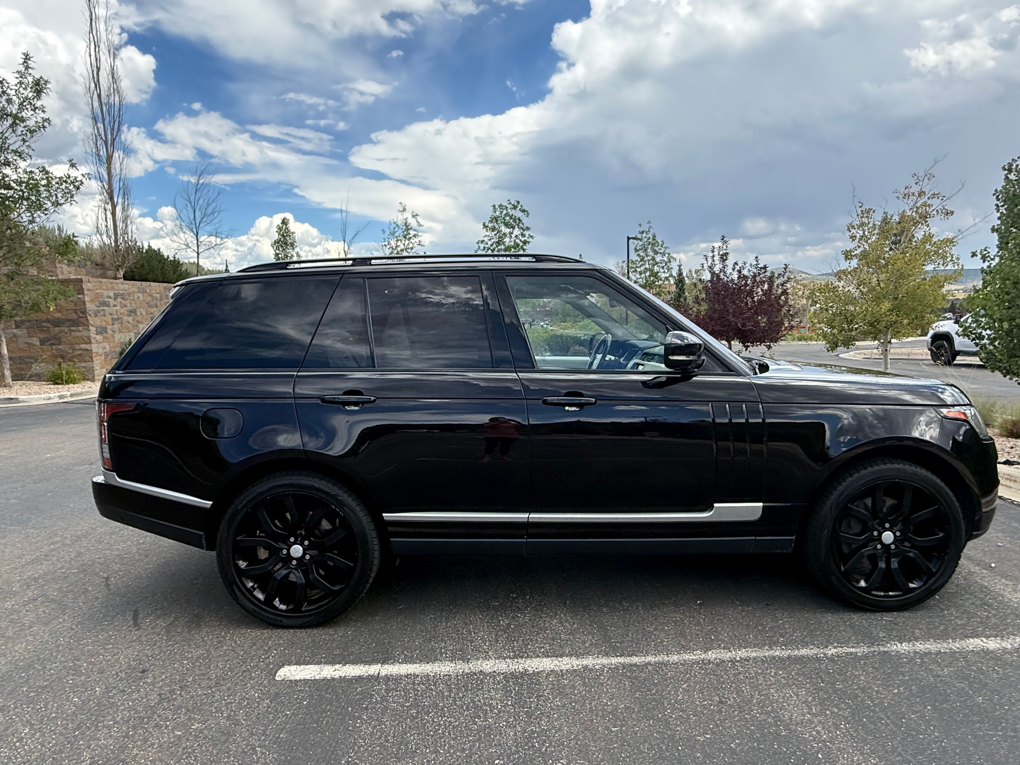 Used 2015 Land Rover Range Rover Supercharged AWD/4WD image 2