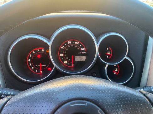 Used 2005 Toyota Matrix XR image 10