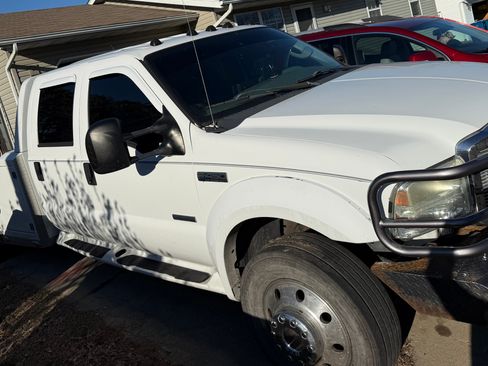Used 2005 Ford F450 176 W.B. 4D image 4
