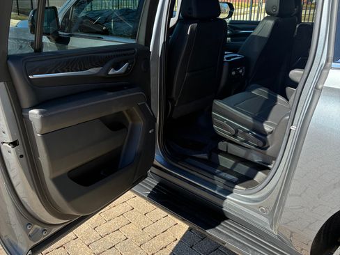 Used 2022 GMC Yukon XL Denali w/ Advanced Technology Package image 10