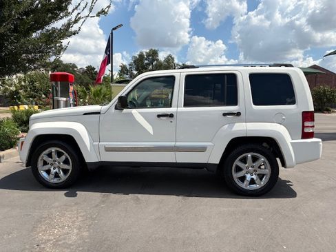Used 2008 Jeep Liberty Limited w/ Premium Group II image 5