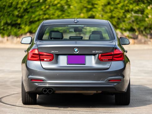 Used 2017 BMW 330i xDrive Sedan w/ Premium Package image 9