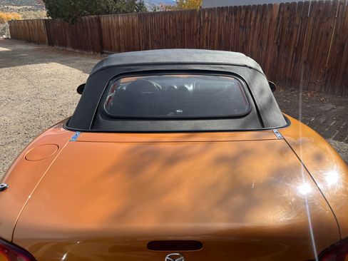 Used 2000 MAZDA MX-5 Miata RWD image 2