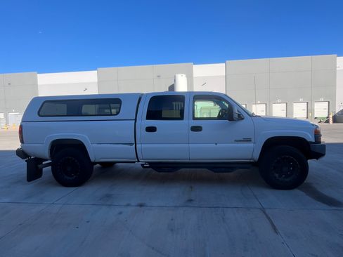 Used 2006 GMC Sierra 3500 SLE w/ Heavy-Duty Power Package image 2