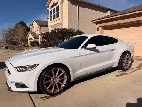 Used 2016 Ford Mustang Coupe image 1