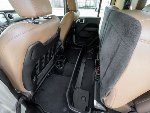 Used 2022 Jeep Gladiator Rubicon w/ LED Lighting Group image 16