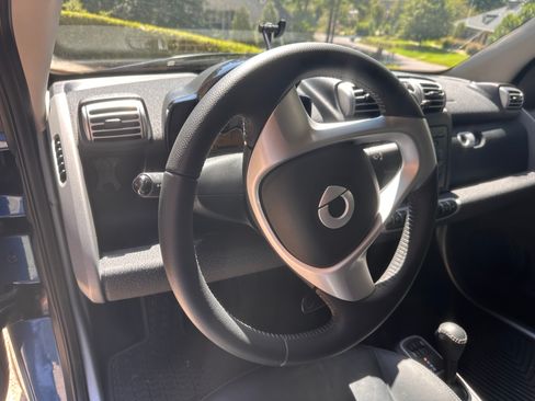 Used 2010 smart fortwo passion RWD image 6