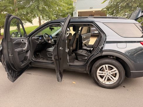 Used 2022 Ford Explorer XLT w/ Equipment Group 202A AWD/4WD image 10