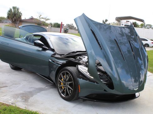 Used 2018 Aston Martin DB11 V12 image 17