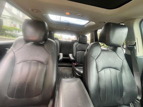 Used 2017 Chevrolet Traverse LT w/ Style and Technology Package FWD image 14