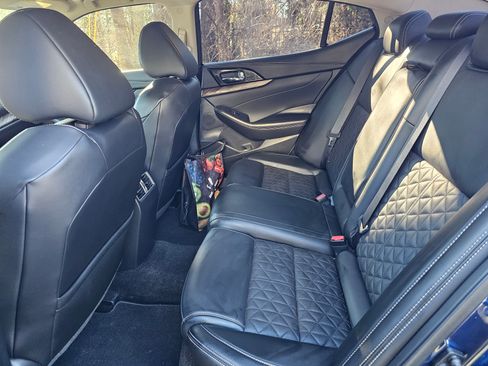 Used 2017 Nissan Maxima Platinum image 26