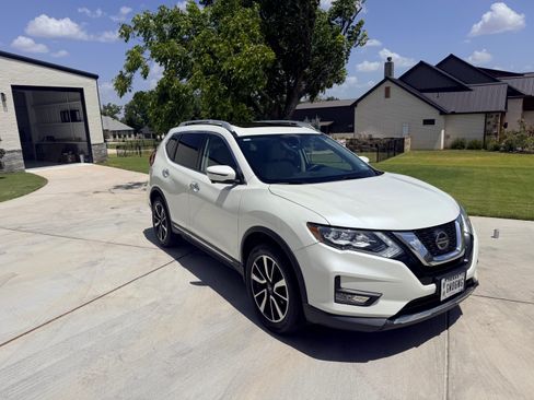 Used 2019 Nissan Rogue SL w/ Premium Package AWD/4WD image 4