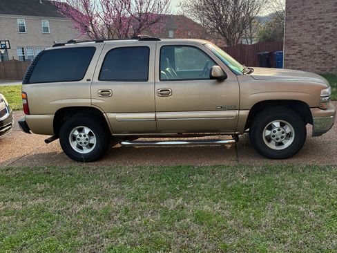 Used 2001 Chevrolet Tahoe LT w/ LT Preferred Equipment Group image 2