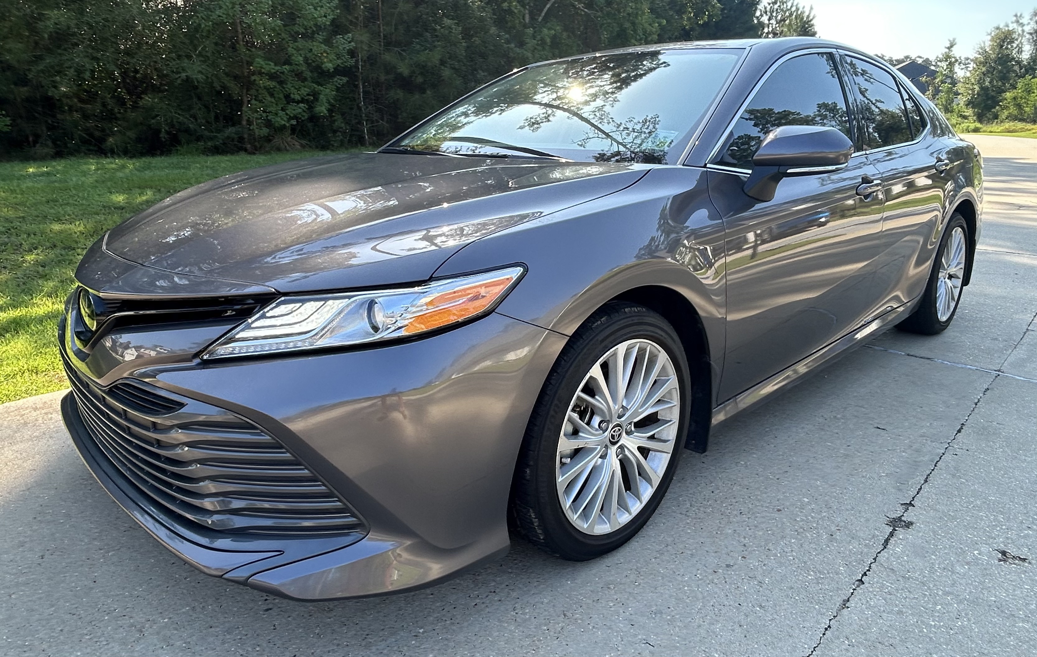 Used 2020 Toyota Camry XLE FWD image 1