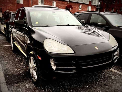 Used 2010 Porsche Cayenne Sport Utility 4D image 14