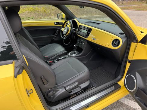 Used 2012 Volkswagen Beetle 2.5 image 12