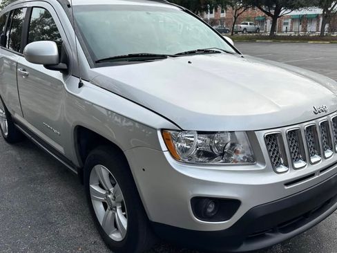 Used 2014 Jeep Compass Latitude image 1