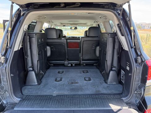 Used 2013 Lexus LX 570 4WD w/ Luxury Pkg image 27