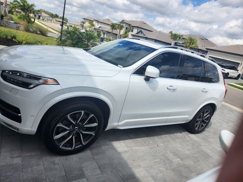 Used 2018 Volvo XC90 T6 Momentum w/ Convenience Package image 2