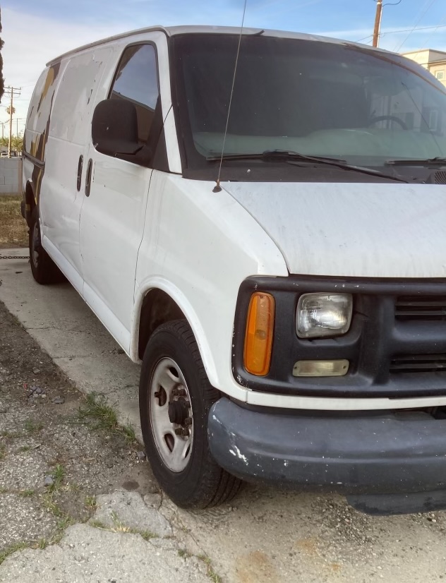 Used 2001 Chevrolet Express 2500 RWD image 1