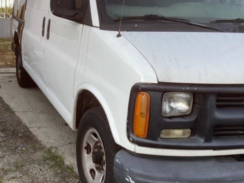 Used 2001 Chevrolet Express 2500 RWD image 1