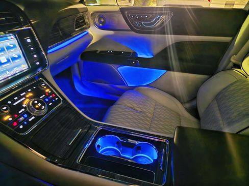 Used 2018 Lincoln Continental Black Label w/ Rear-seat Package image 21