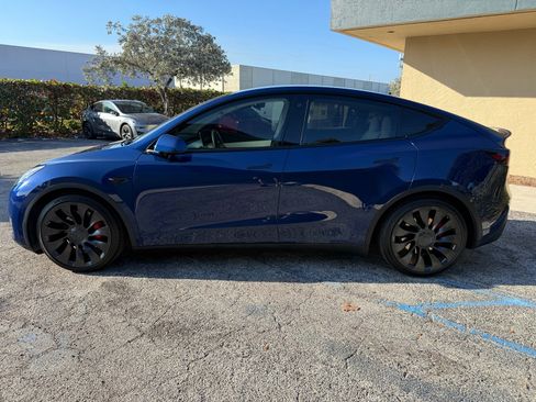 Used 2021 Tesla Model Y Performance image 8