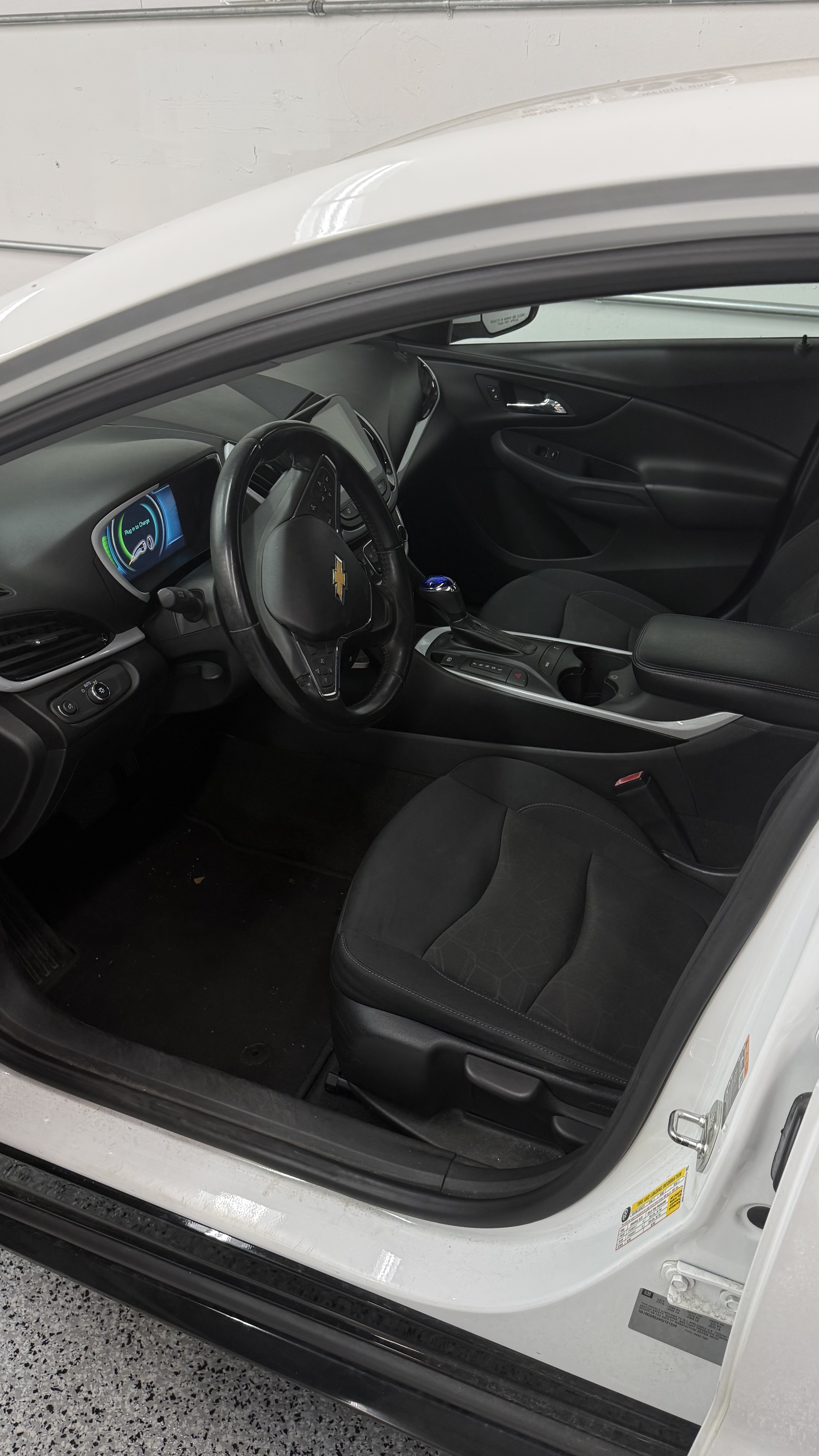 Used 2017 Chevrolet Volt LT FWD image 5