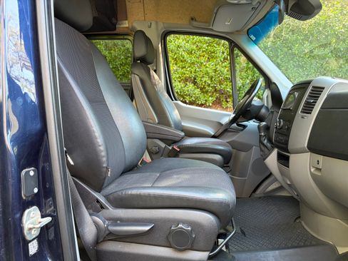 Used 2017 Mercedes-Benz Sprinter 2500 image 4