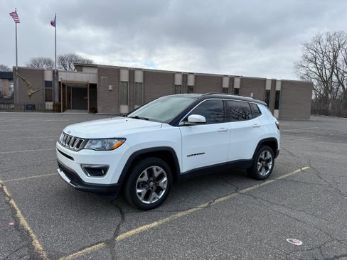 Used 2018 Jeep Compass Limited w/ Navigation Group AWD/4WD image 9