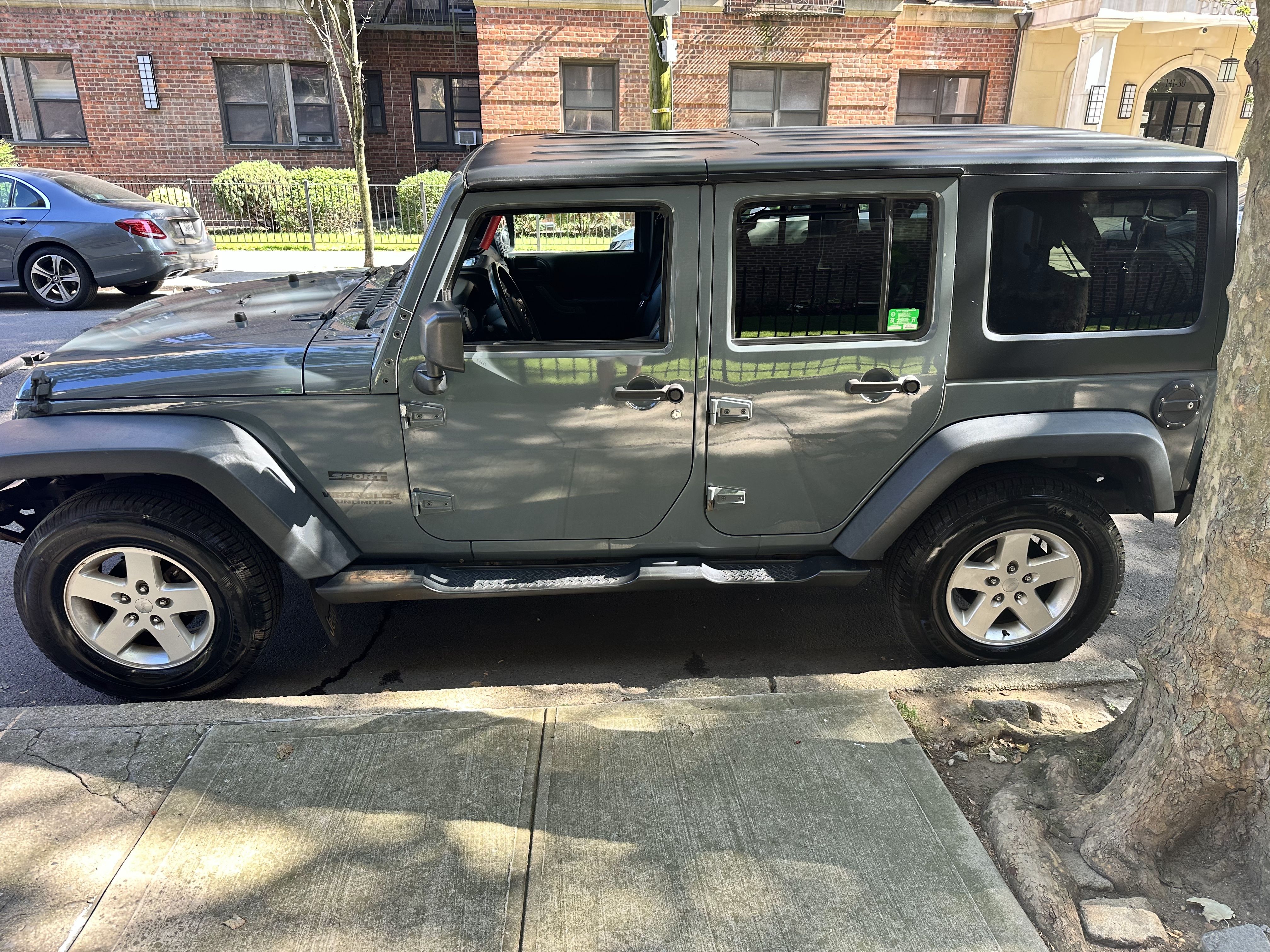 Used 2015 Jeep Wrangler Unlimited Sport w/ Quick Order Package 24S AWD/4WD image 9