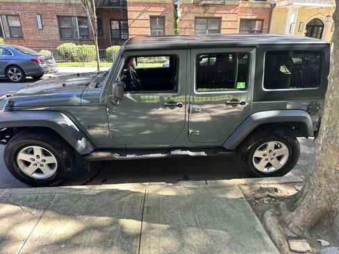 Used 2015 Jeep Wrangler Unlimited Sport w/ Quick Order Package 24S image 9