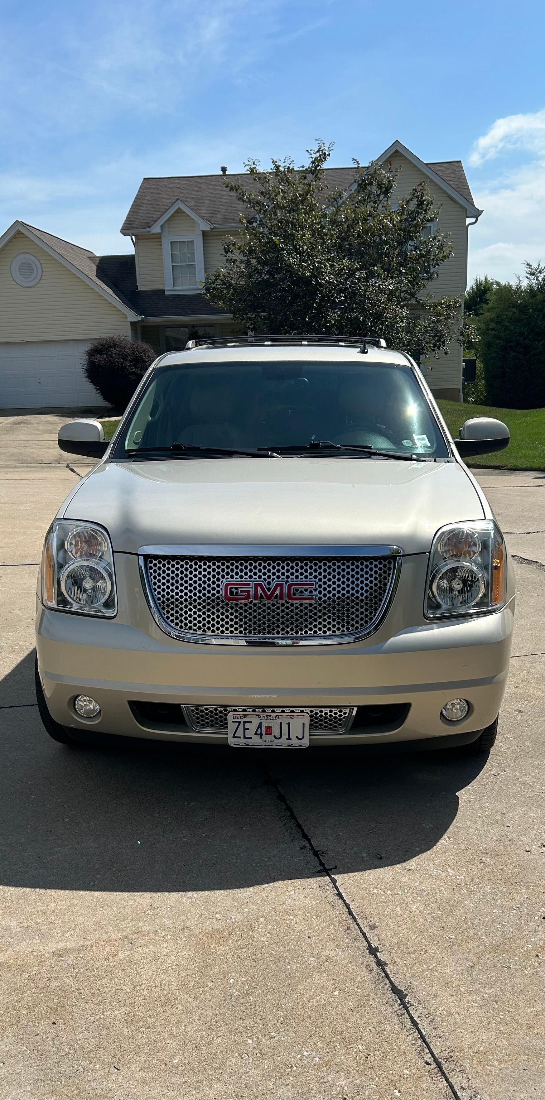 Used 2013 GMC Yukon Denali AWD/4WD image 4