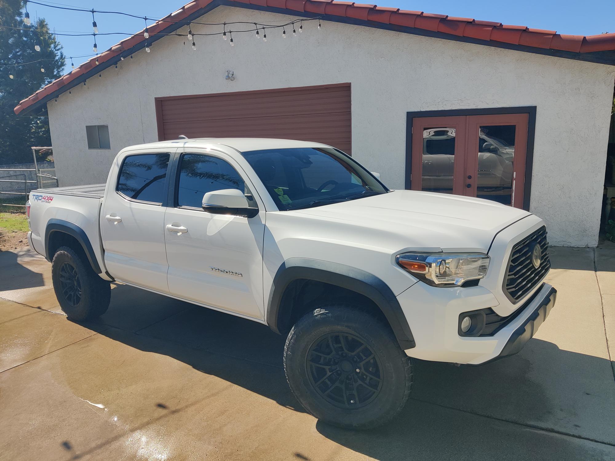 Used 2020 Toyota Tacoma TRD Off-Road w/ Technology Package AWD/4WD image 1