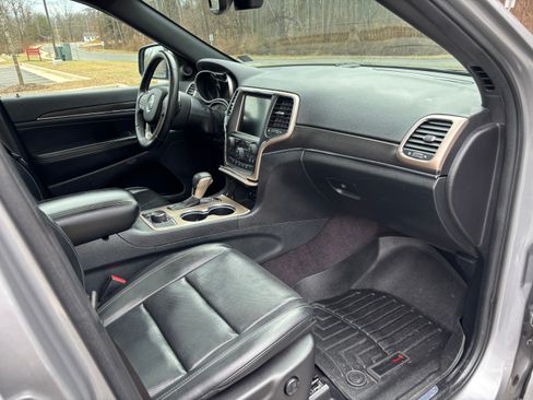 Used 2017 Jeep Grand Cherokee Limited w/ Luxury Group II image 10