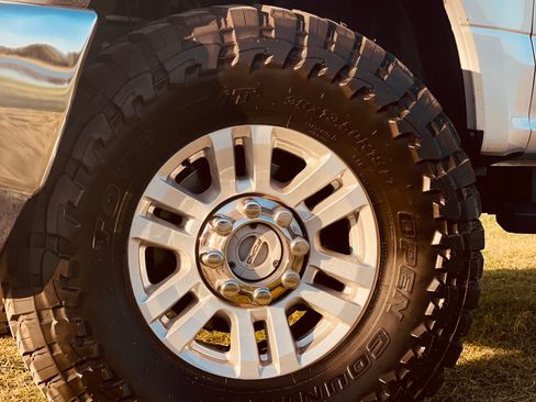 Used 2019 Ford F250 XLT w/ XLT Value Package AWD/4WD image 2