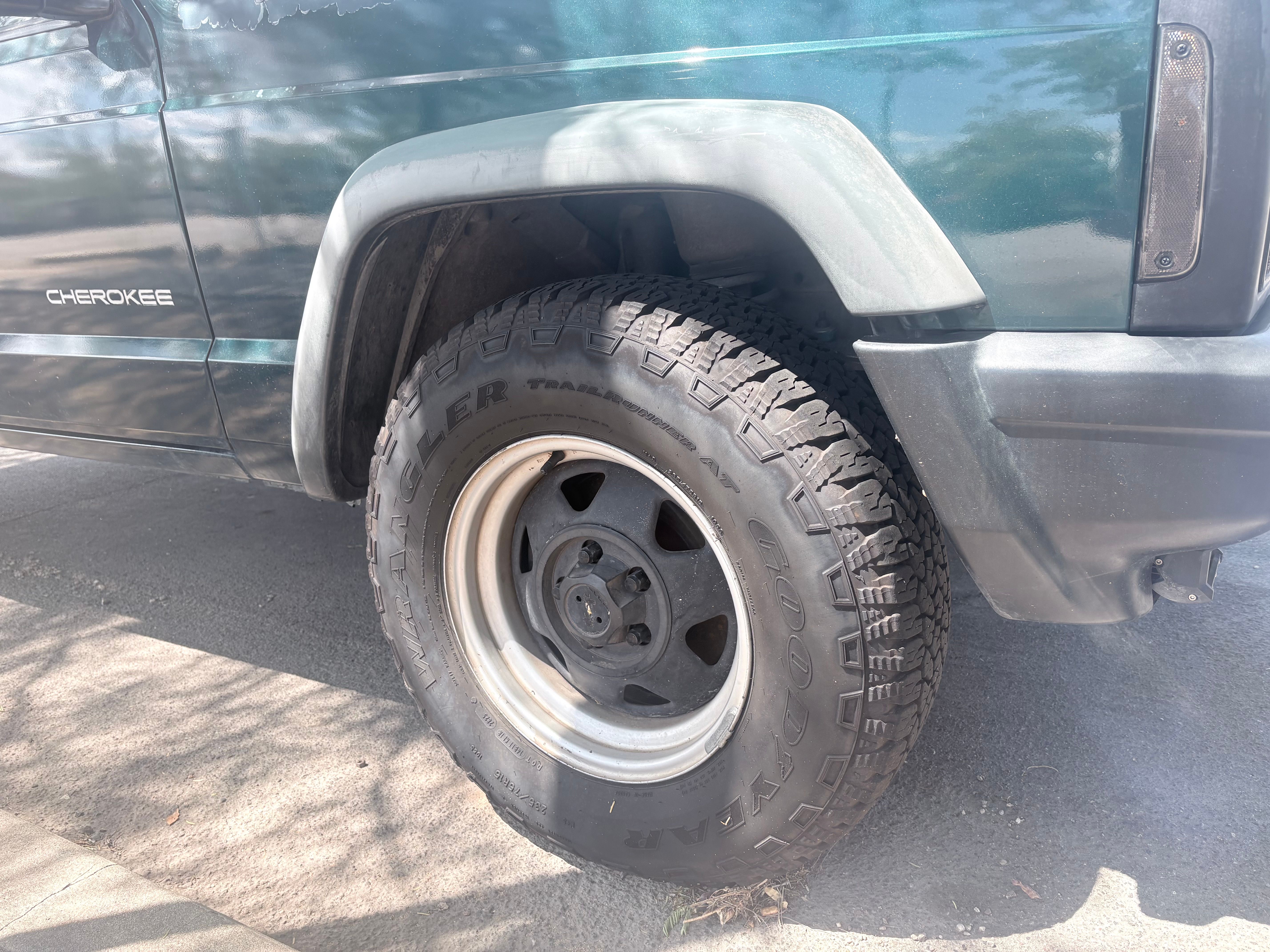 Used 1997 Jeep Cherokee SE RWD image 6