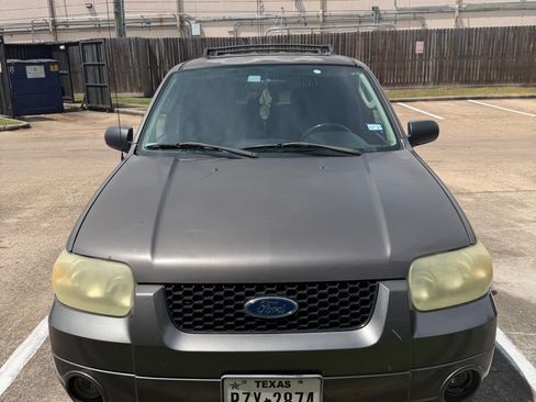 Used 2005 Ford Escape Limited FWD image 1