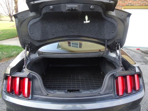 Used 2017 Ford Mustang Premium image 30